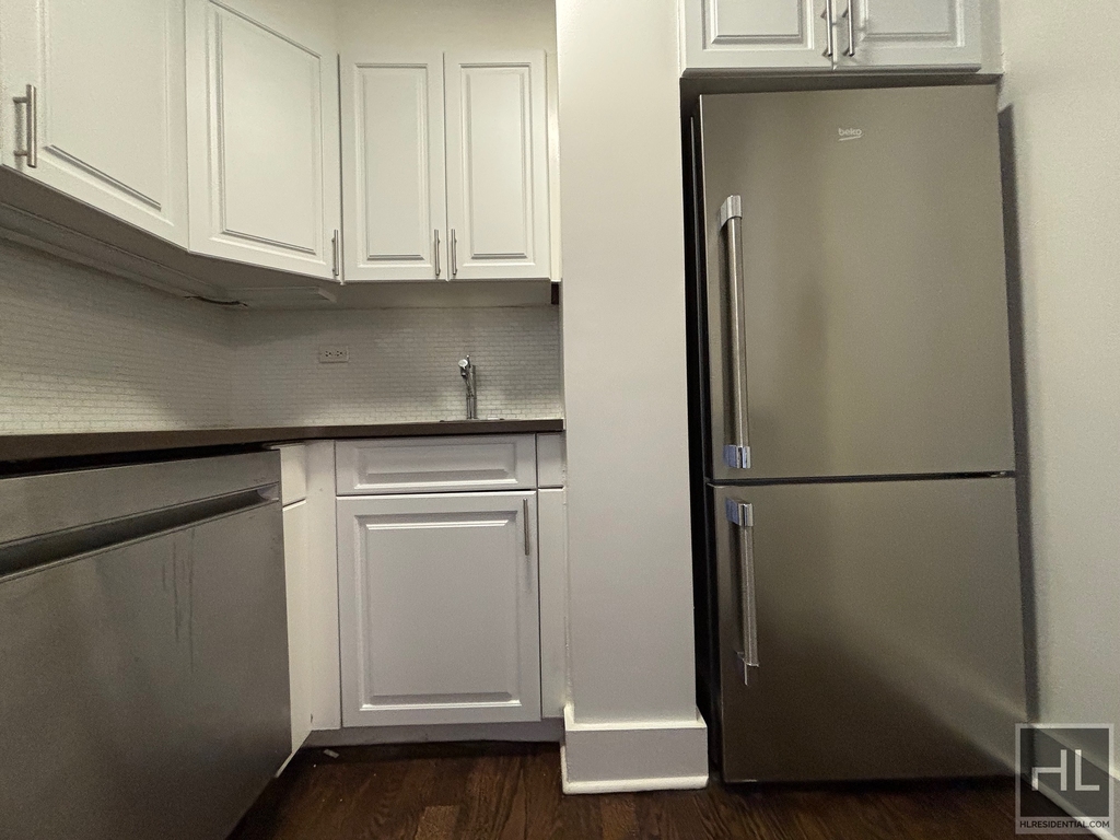 East 63 Street - Photo 6
