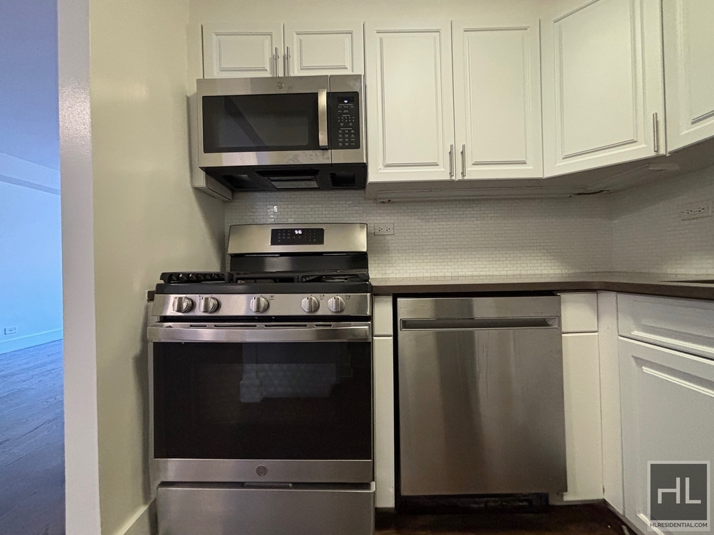 East 63 Street - Photo 5