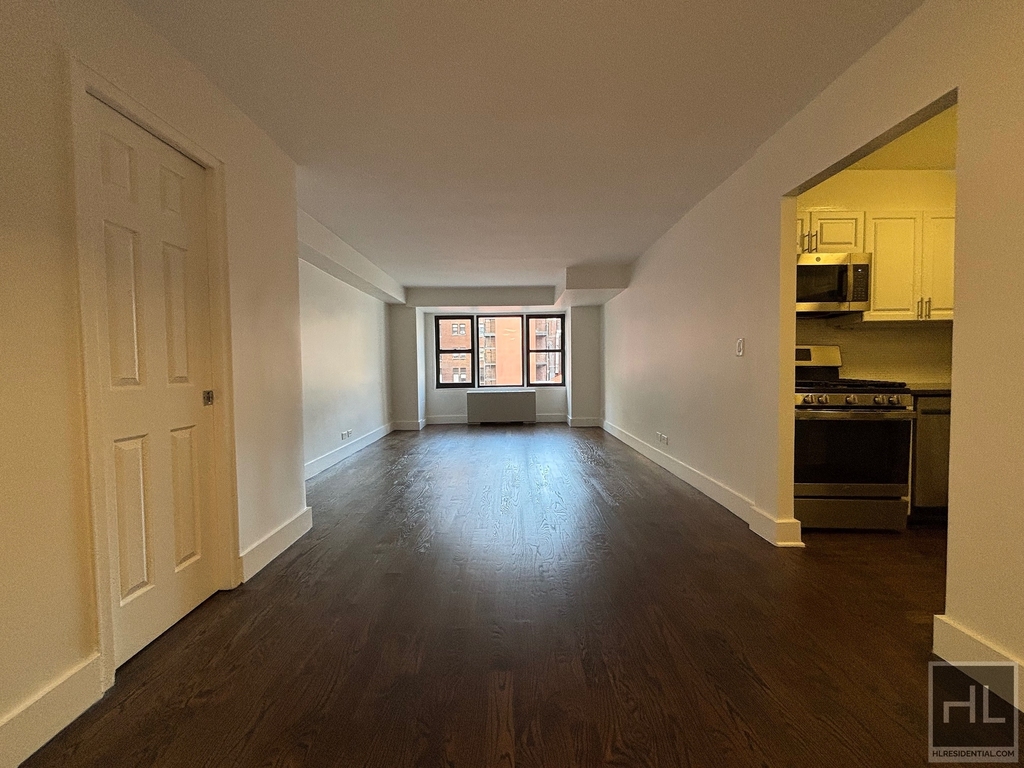 East 63 Street - Photo 0