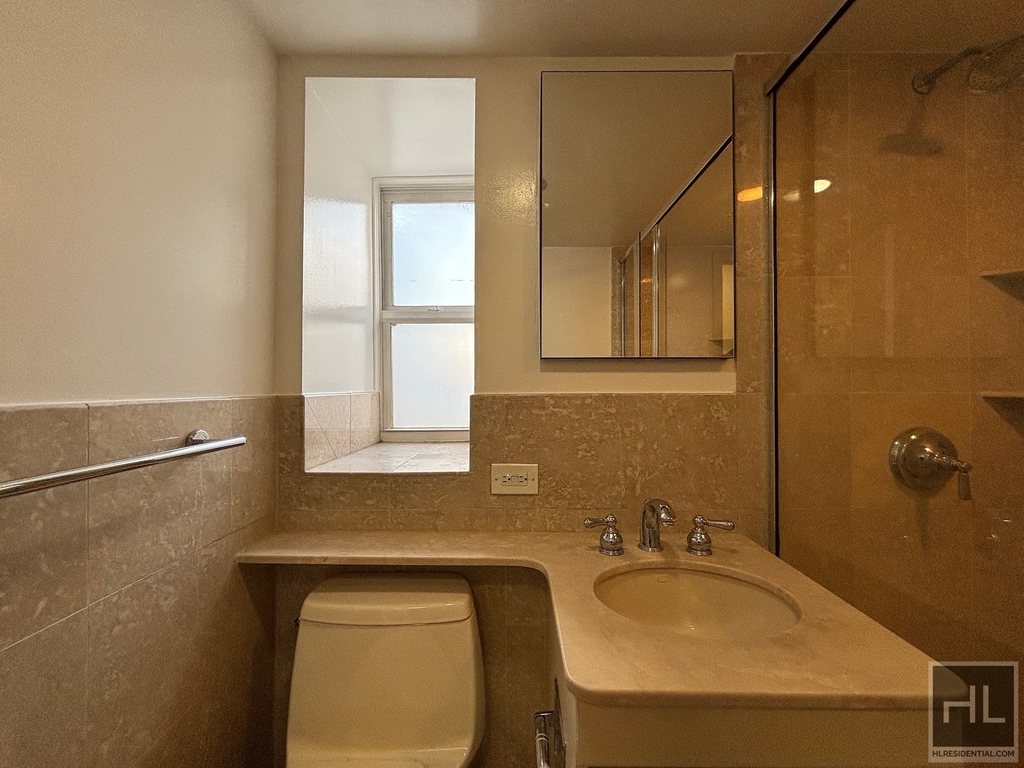 East 63 Street - Photo 9