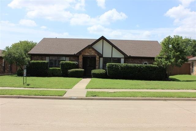 812 Shannon Drive - Photo 0