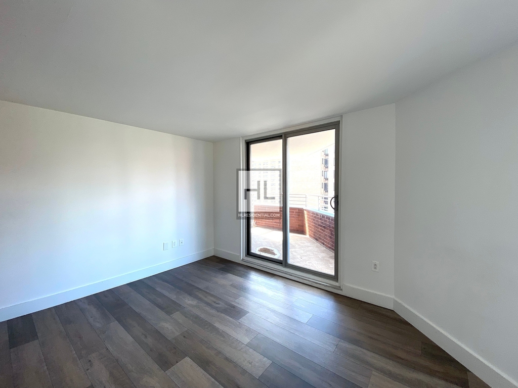 Second Avenue - Photo 0