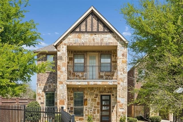 628 Club Drive - Photo 1