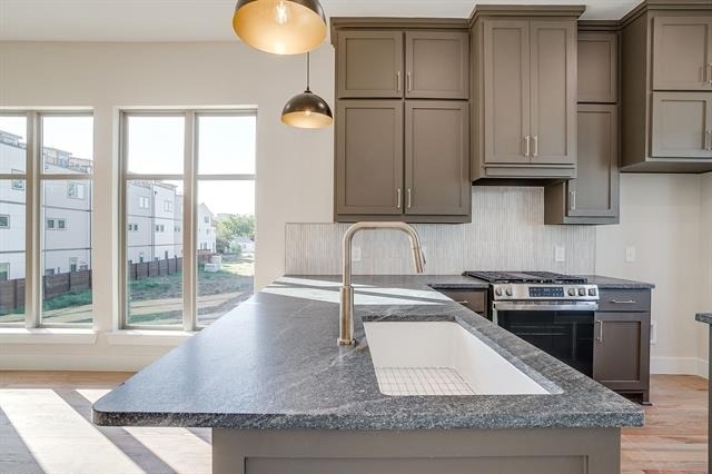 2820 Weisenberger Street - Photo 6