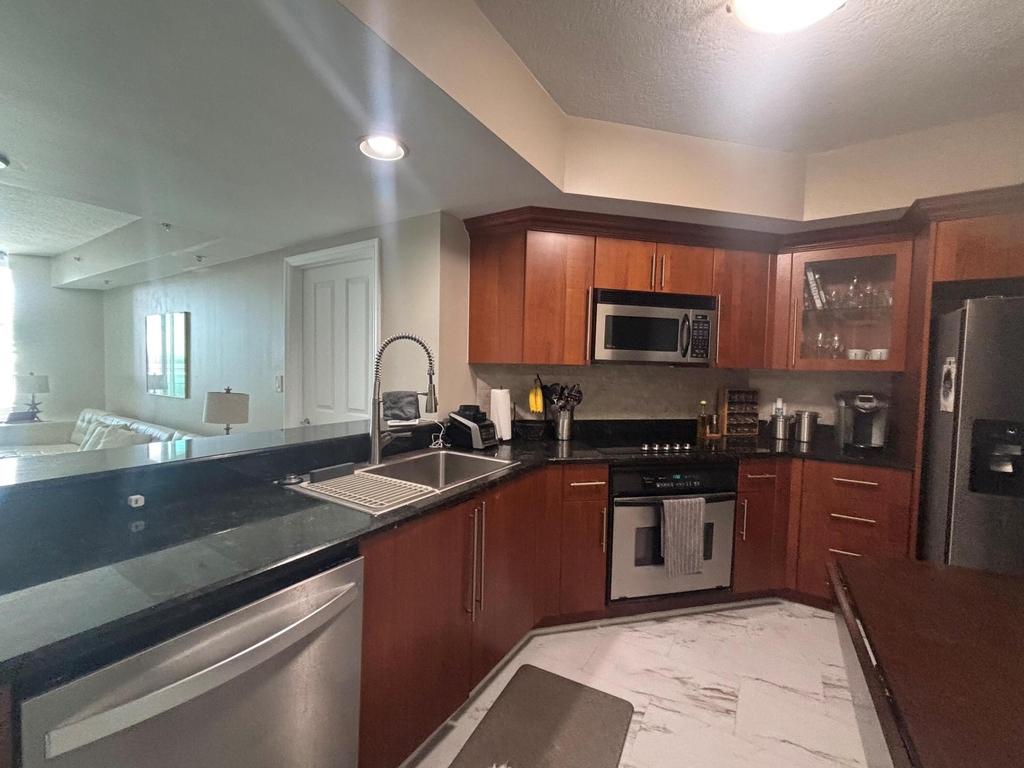 401 Sw 4th Avenue - Photo 2