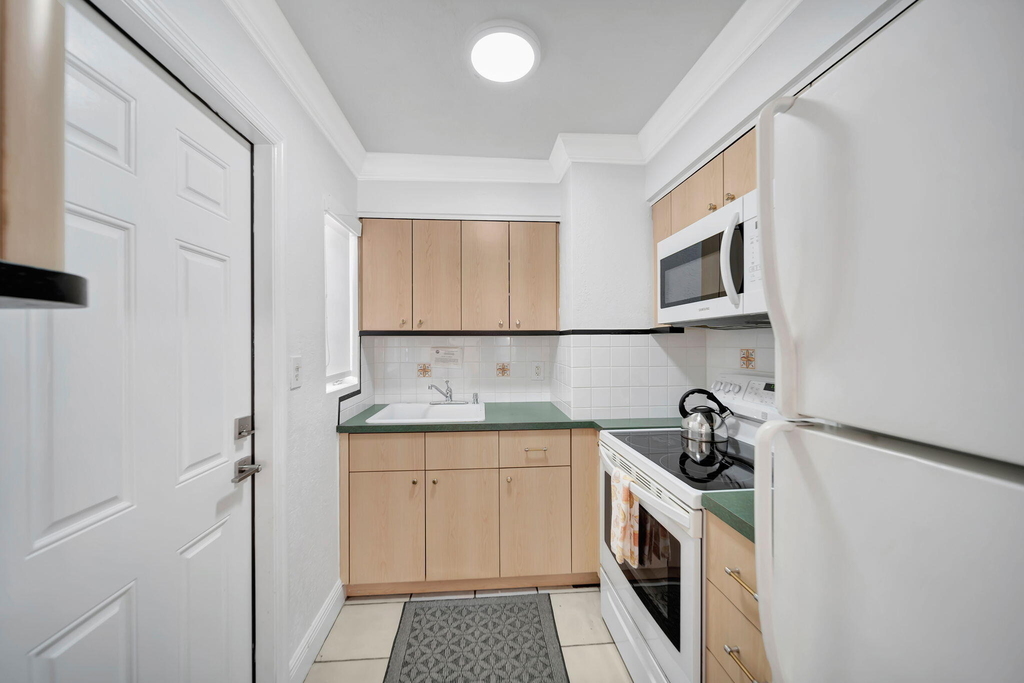 2724 Ne 14th Street - Photo 5