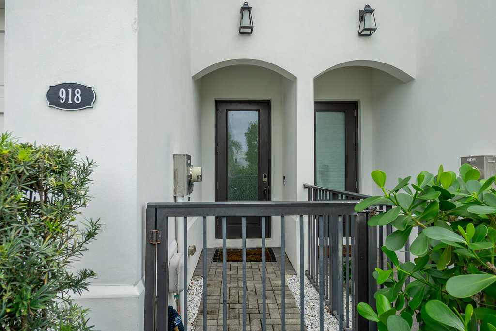 918 St George Boulevard - Photo 1