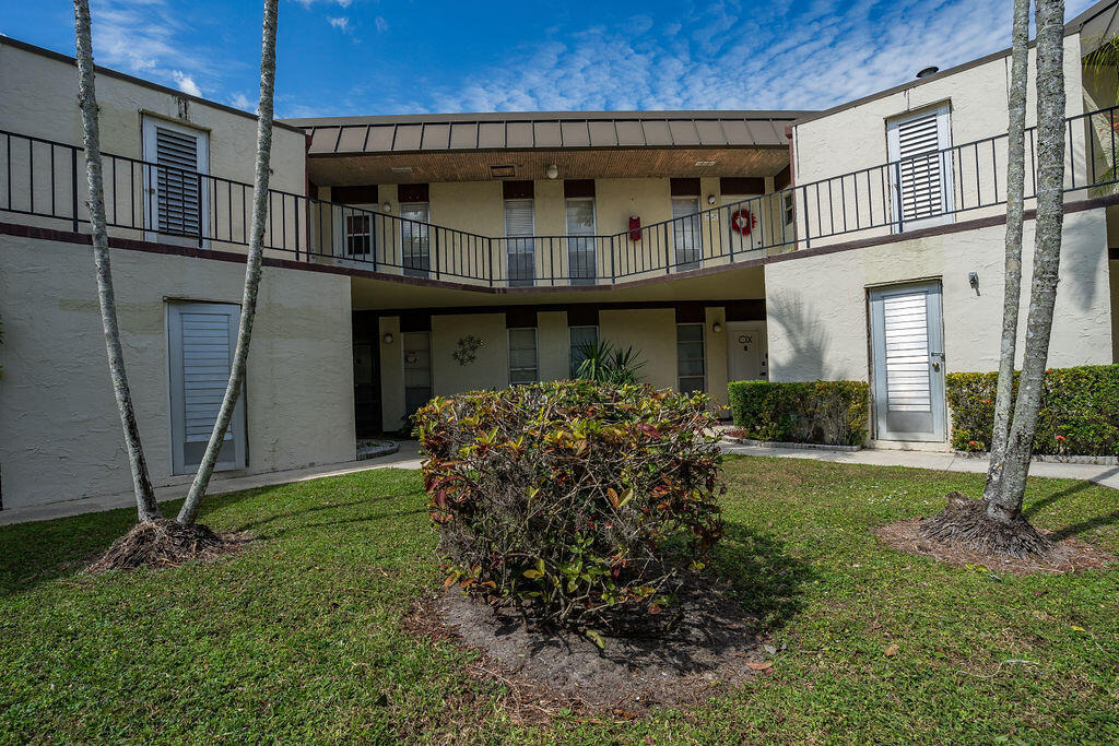 2 Greenway Village N - Photo 1