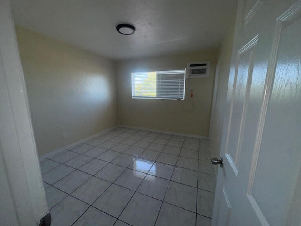 1751 Ne 31st Street - Photo 3