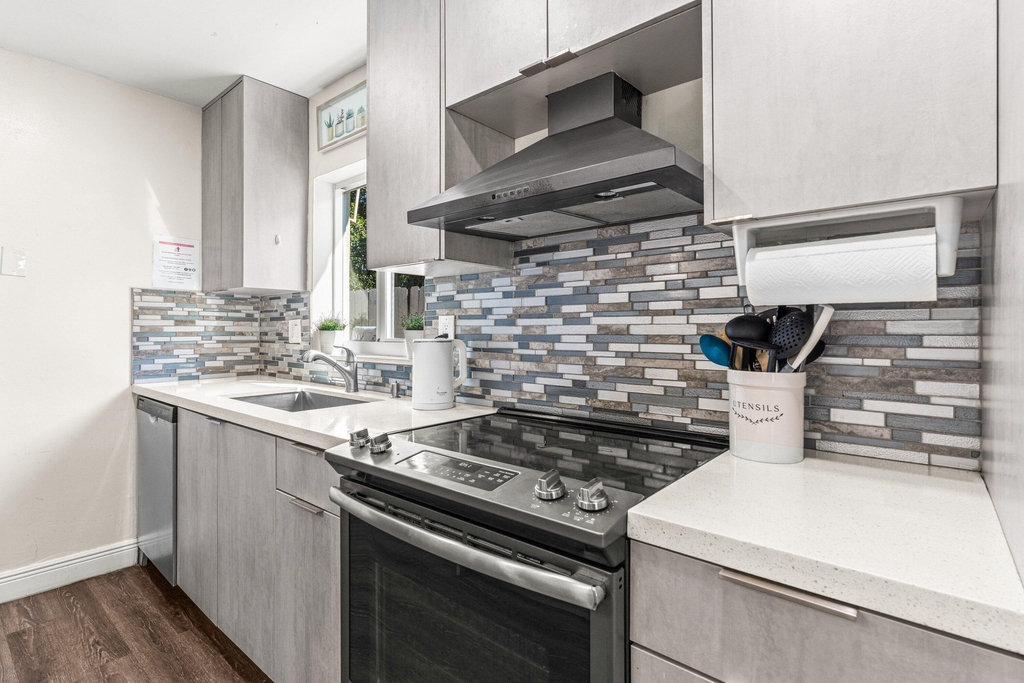 1121 N 66th Terrace - Photo 4