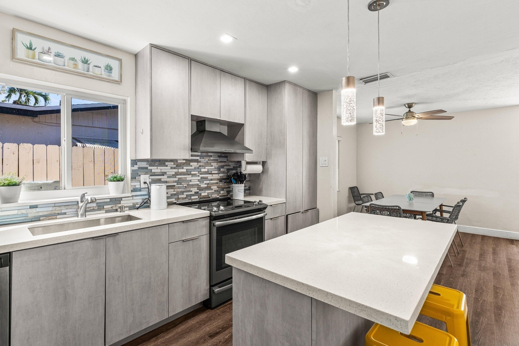 1121 N 66th Terrace - Photo 6