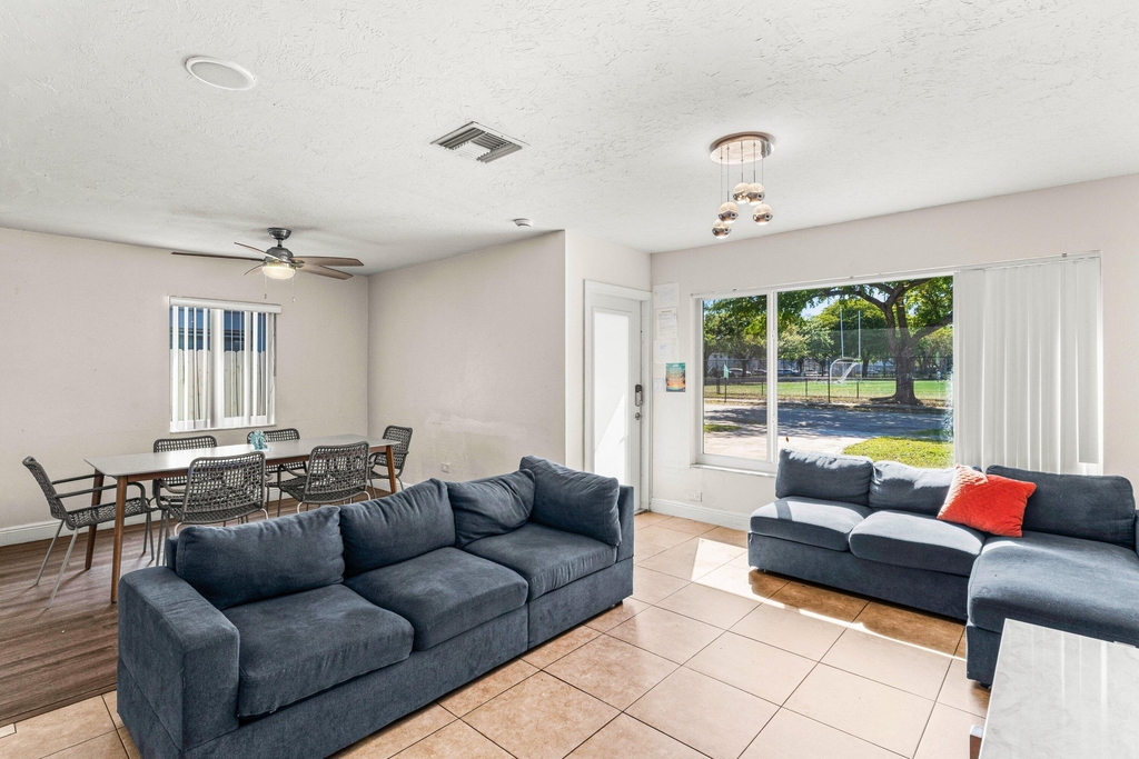 1121 N 66th Terrace - Photo 9