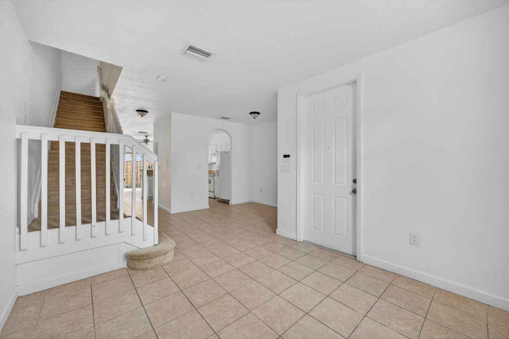 1575 Ne 33rd Avenue - Photo 4