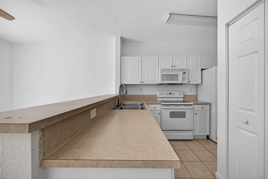 1575 Ne 33rd Avenue - Photo 8
