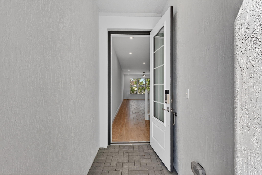 1575 Ne 33rd Avenue - Photo 3