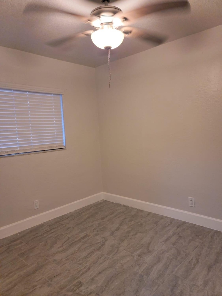 1320 Sw 34th Avenue - Photo 4