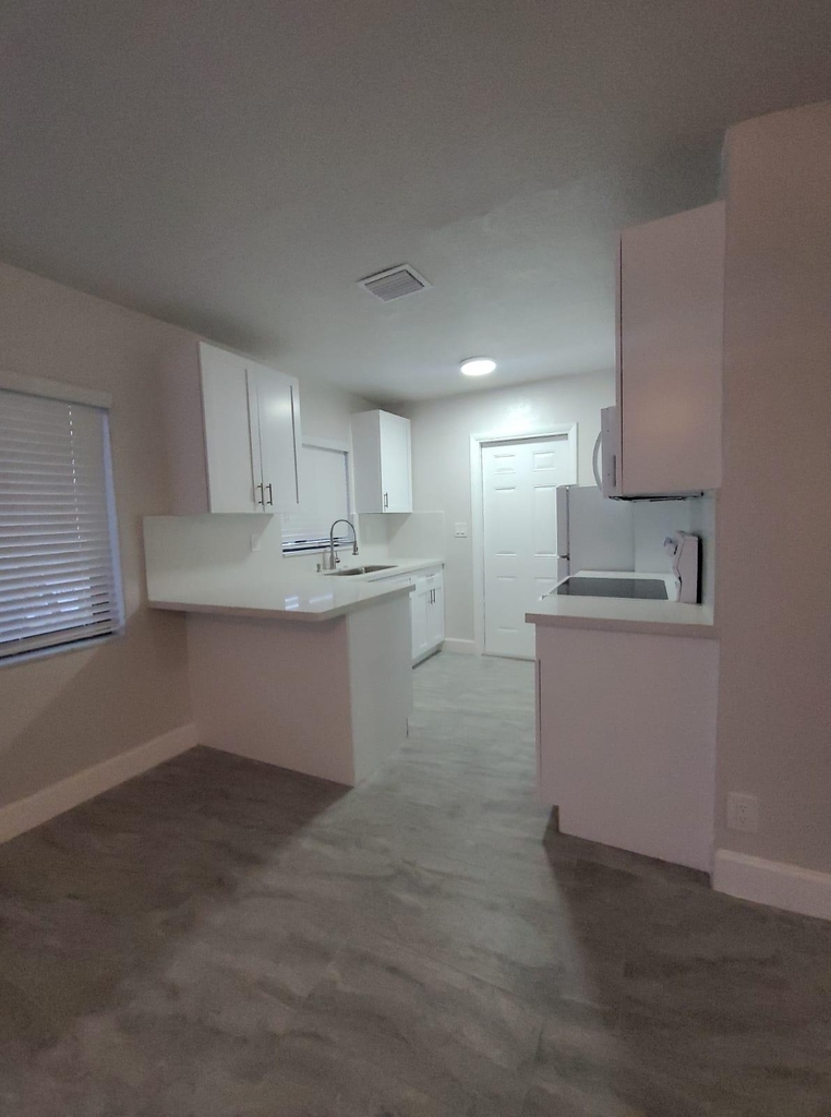 1320 Sw 34th Avenue - Photo 1