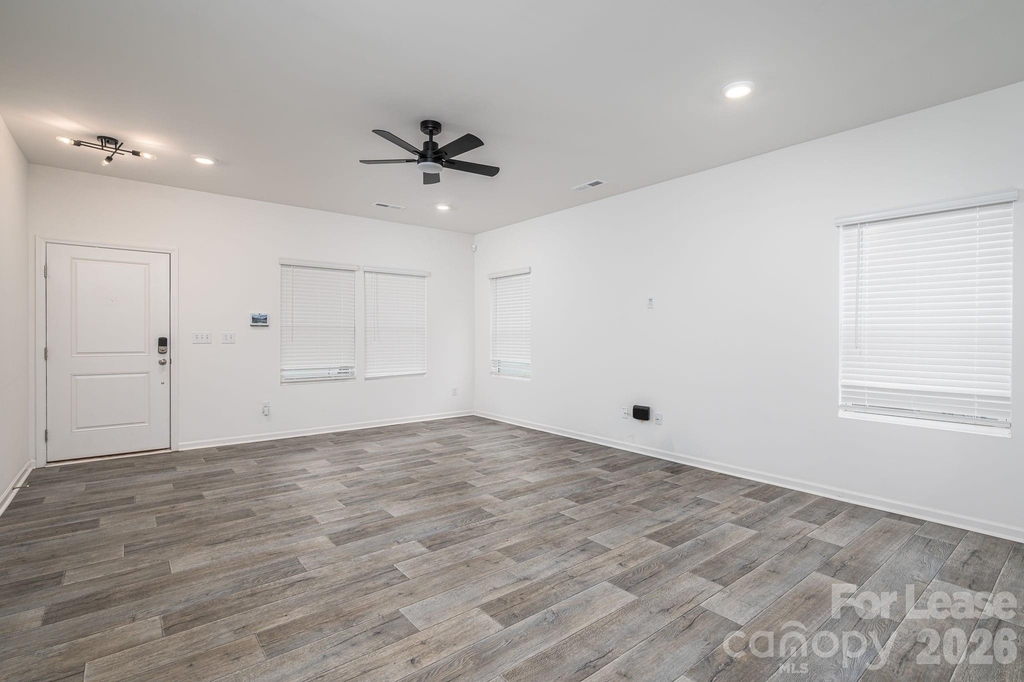 1004 Davis Hills Drive - Photo 3