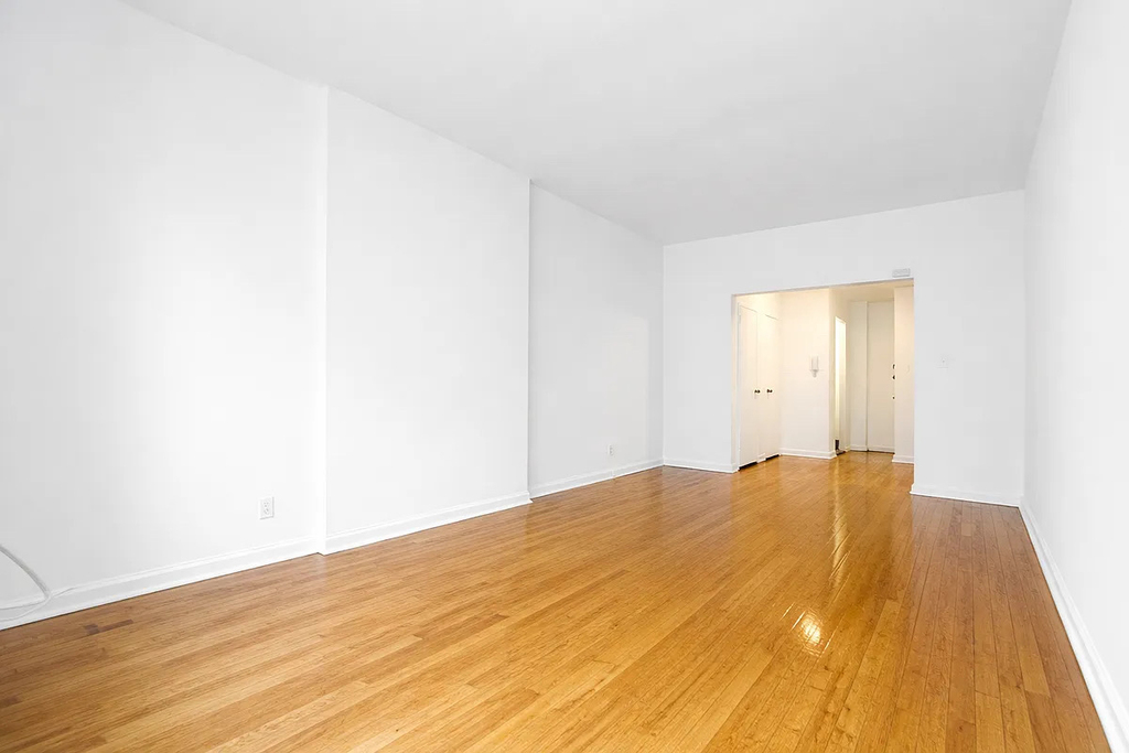 404 East 75th Street - Photo 1