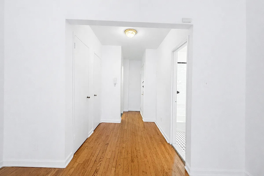 404 East 75th Street - Photo 3