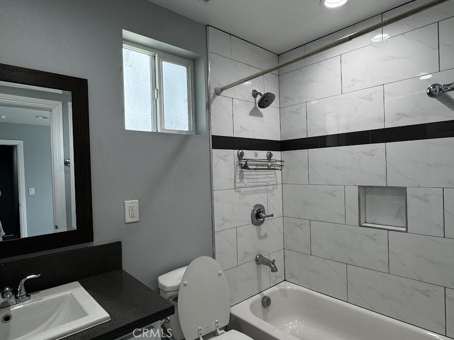 433 1/2 E 30th - Photo 8