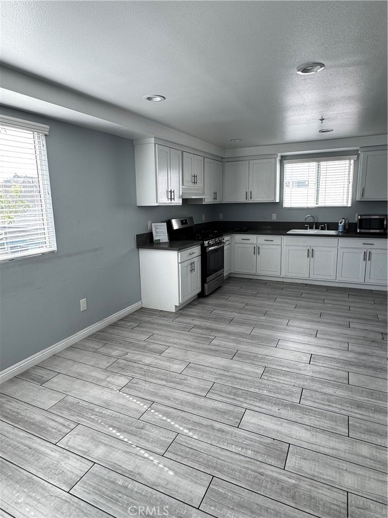433 1/2 E 30th - Photo 1