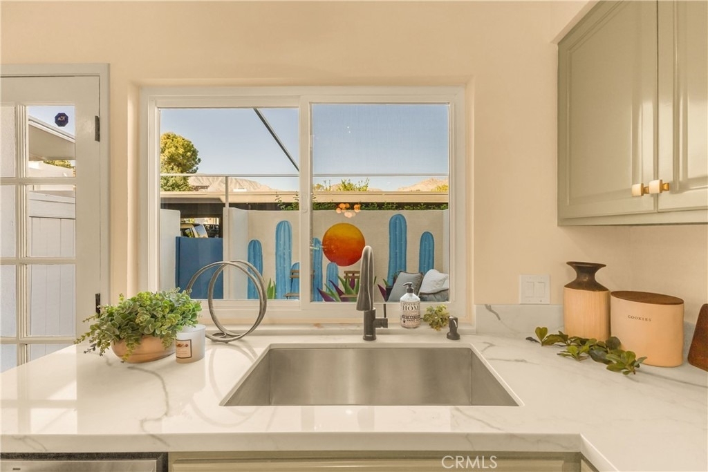 48792 Desert Flower - Photo 5