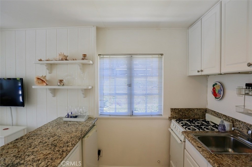 460 Saint Anns Drive - Photo 12