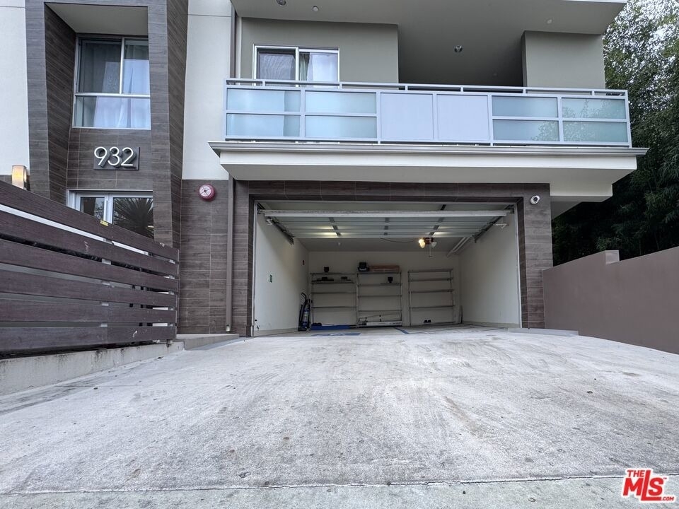 932 N Alfred Street - Photo 18