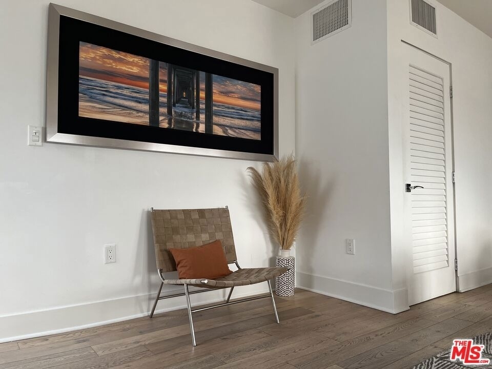 932 N Alfred Street - Photo 5