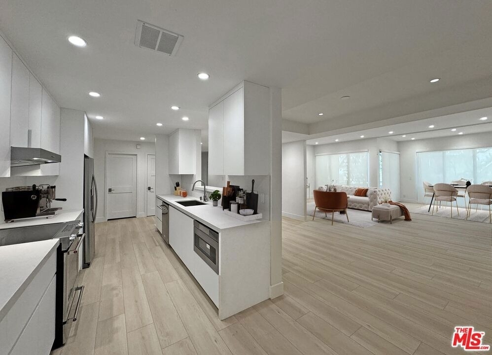 1870 Veteran Avenue - Photo 1