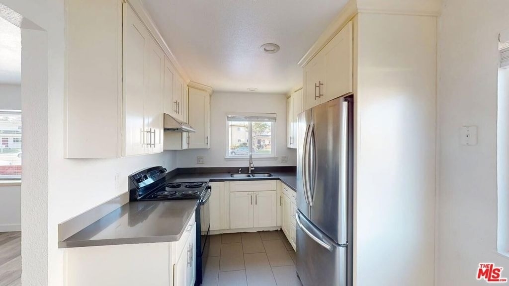 2129 Monroe Street - Photo 2