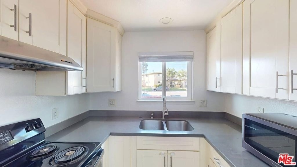 2129 Monroe Street - Photo 1