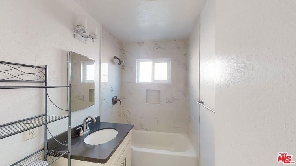 2129 Monroe Street - Photo 5
