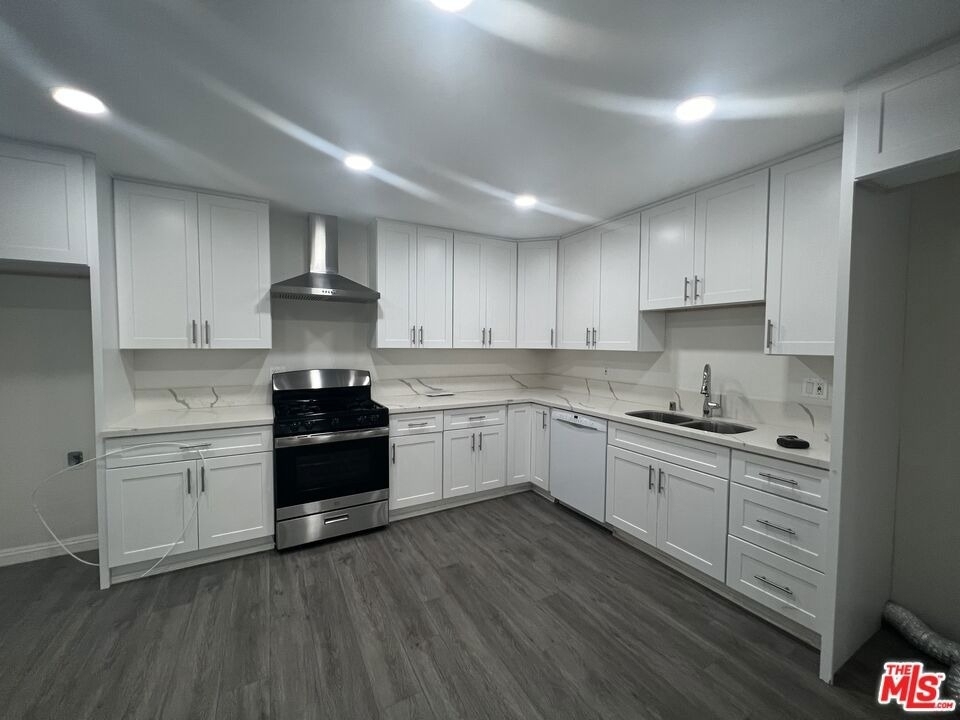 581 Bonita Street - Photo 2