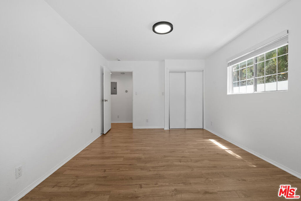 5541 Fallbrook Avenue - Photo 12