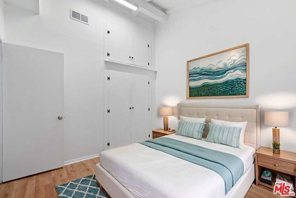 5541 Fallbrook Avenue - Photo 20
