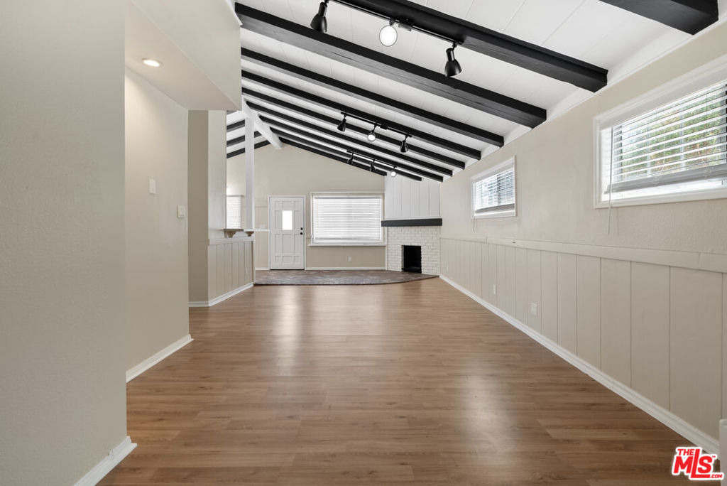 5541 Fallbrook Avenue - Photo 19