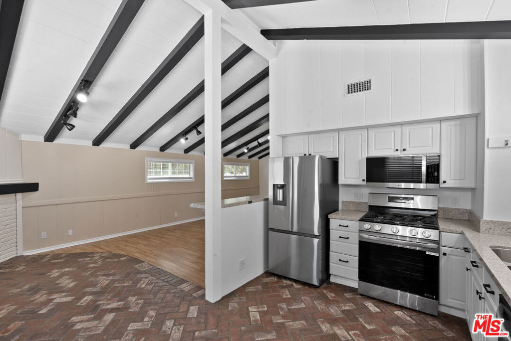 5541 Fallbrook Avenue - Photo 5