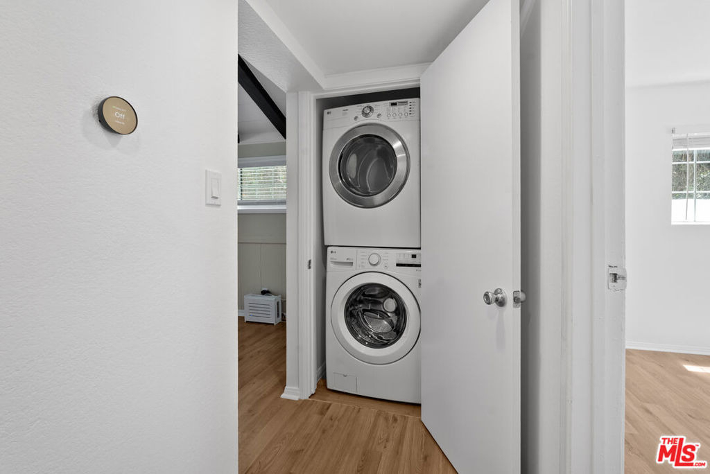 5541 Fallbrook Avenue - Photo 25