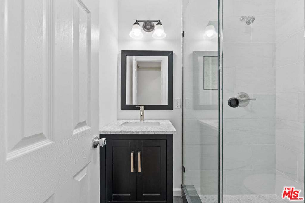 5541 Fallbrook Avenue - Photo 27