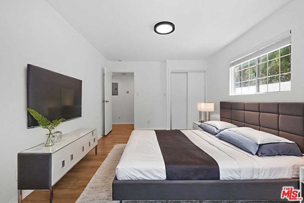 5541 Fallbrook Avenue - Photo 13