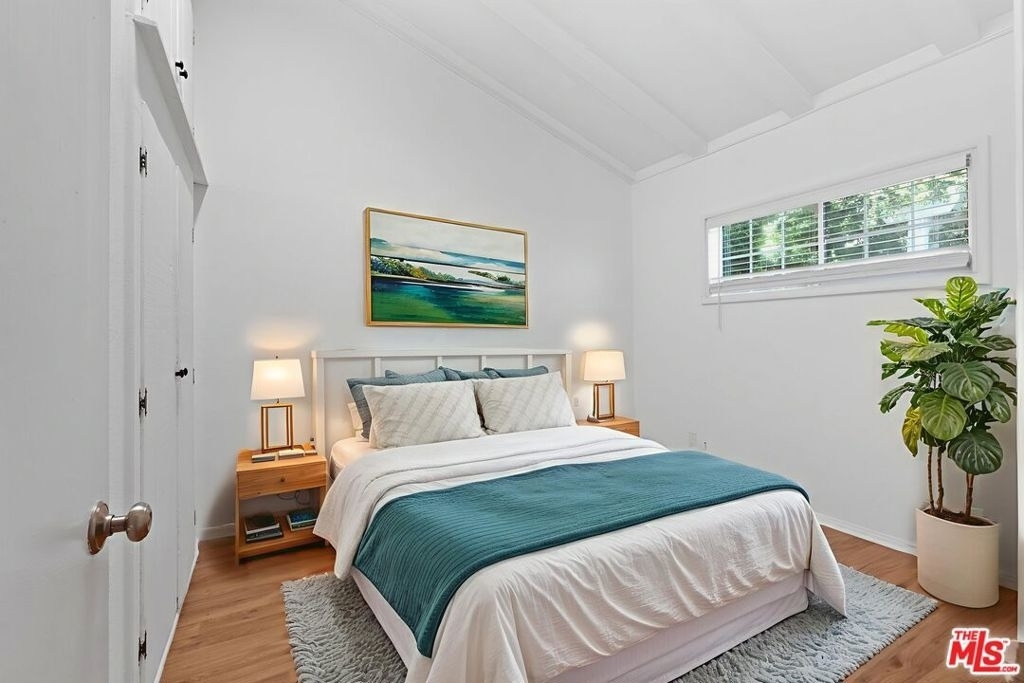 5541 Fallbrook Avenue - Photo 22