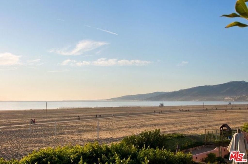 703 Palisades Beach Road - Photo 33