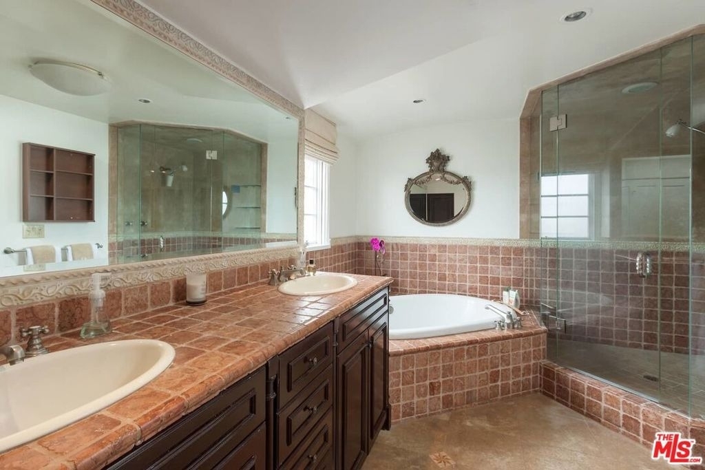 703 Palisades Beach Road - Photo 31