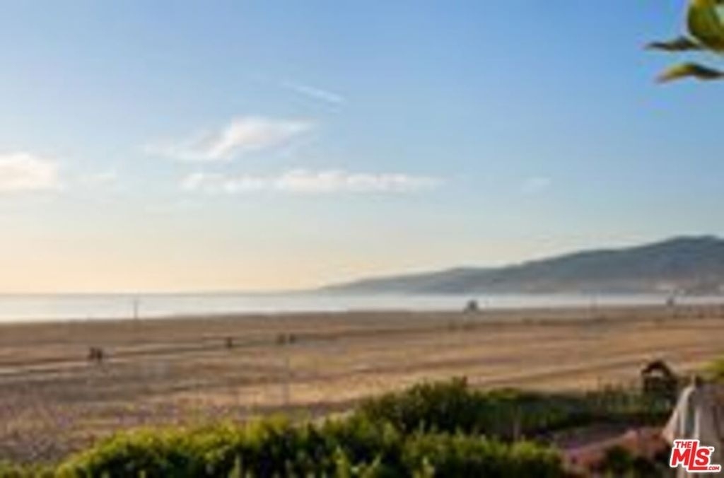 703 Palisades Beach Road - Photo 32