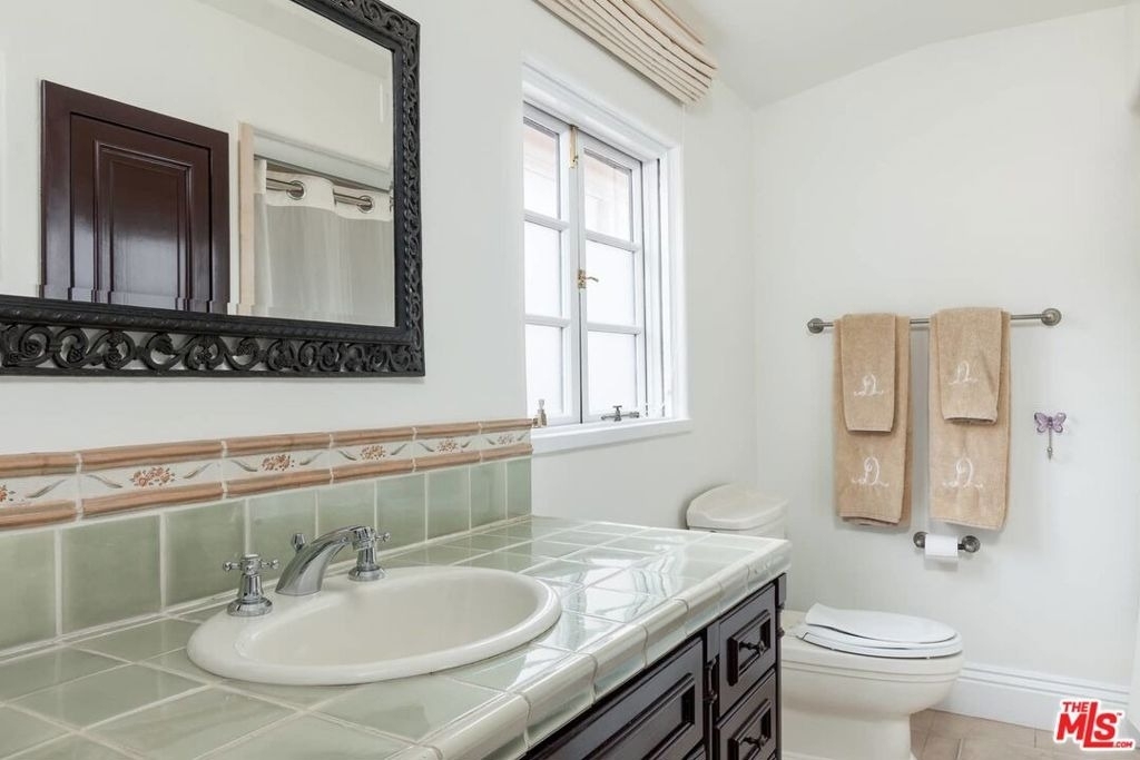 703 Palisades Beach Road - Photo 21