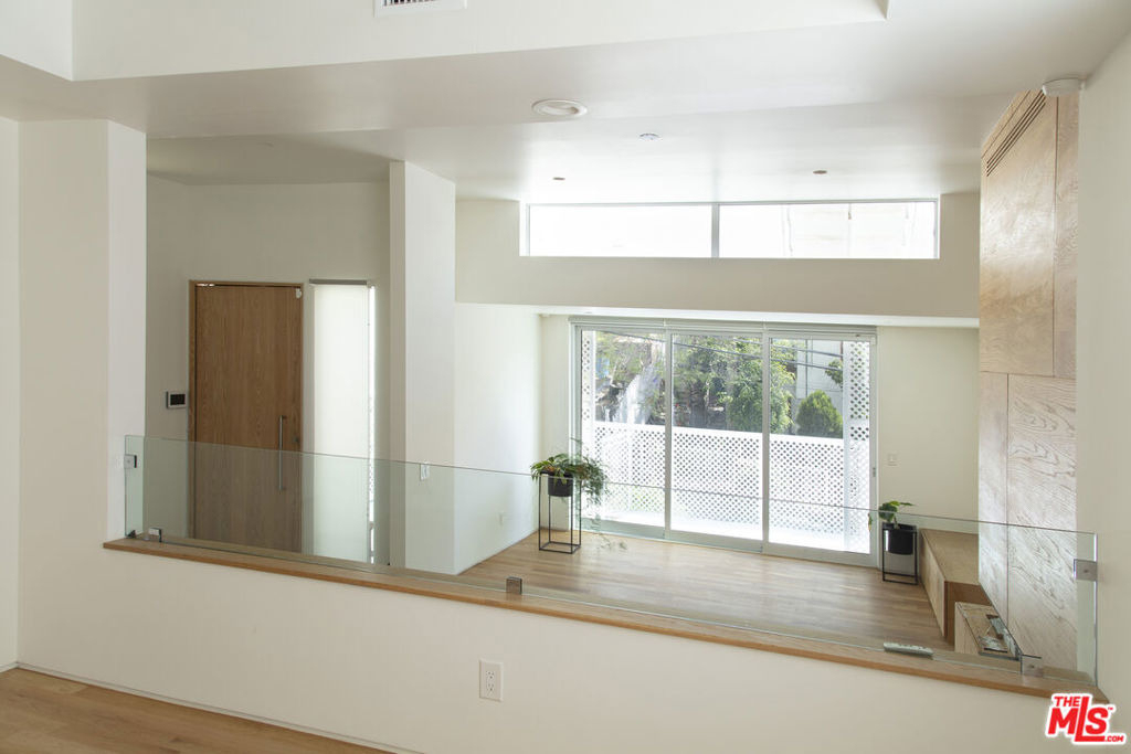 444 W Avenue 37 - Photo 2