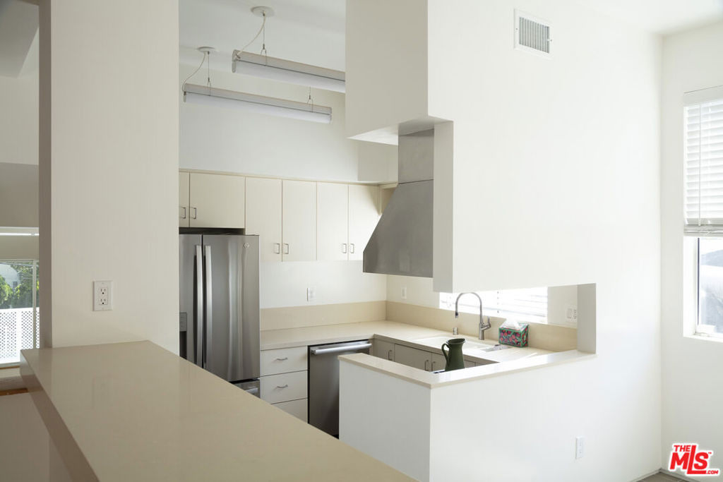 444 W Avenue 37 - Photo 10