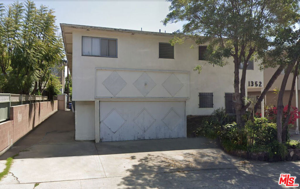 1352 N Citrus Avenue - Photo 0